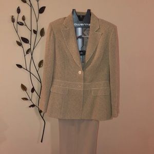 Ladies pant suit